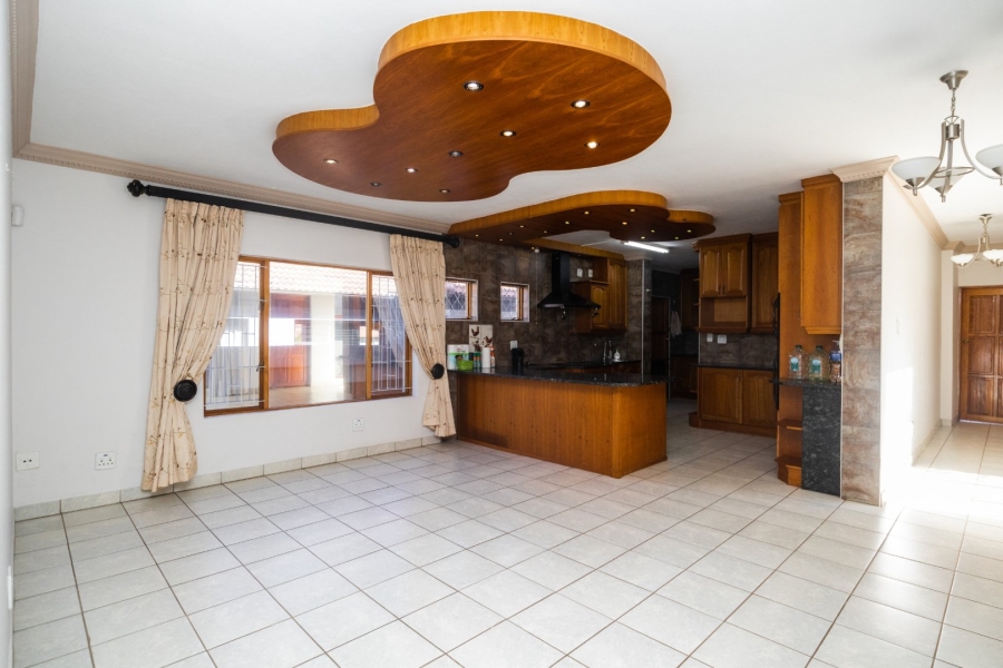 5 Bedroom Property for Sale in Birdwood Estate North West